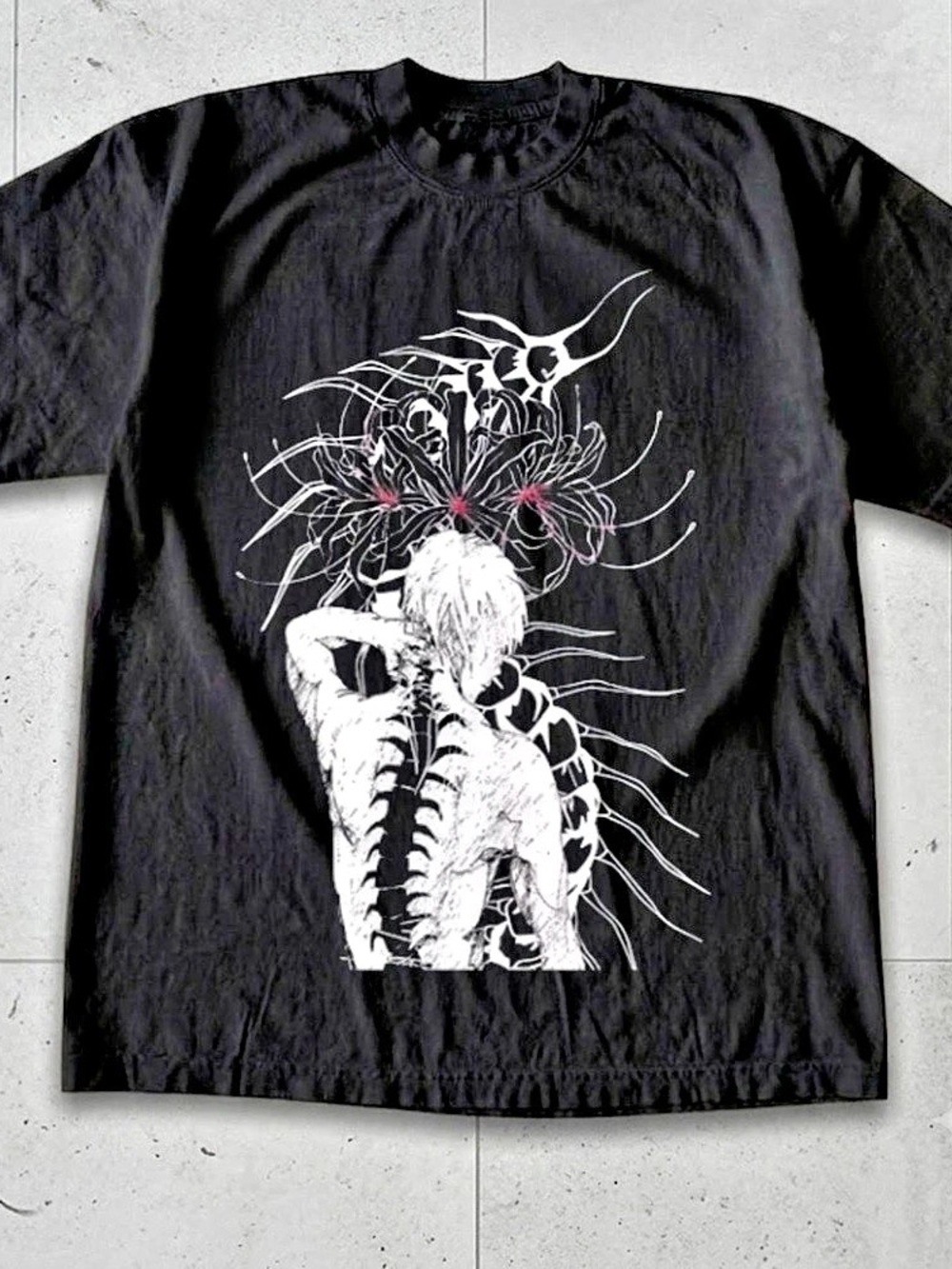 Graphic Short Sleeve Tee in Black Like New